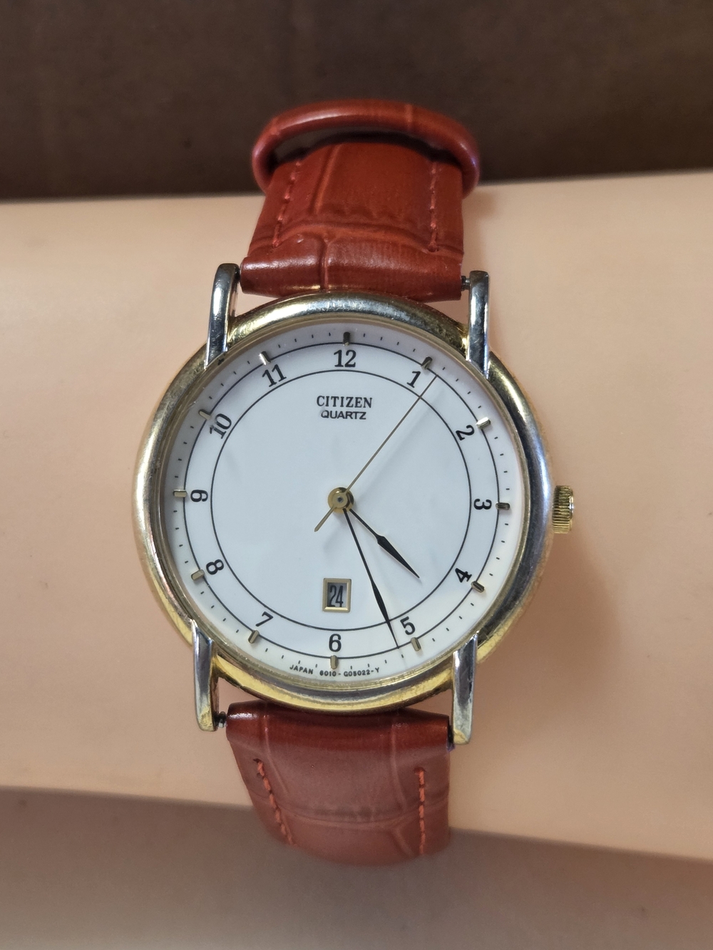 Citizen Men's Quartz Watch with White Dial and Red Leather Strap